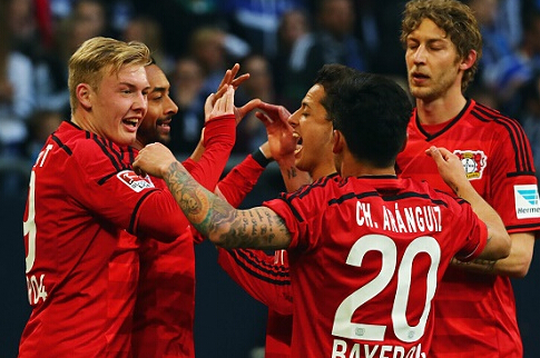 他用娴熟的 他用娴熟的