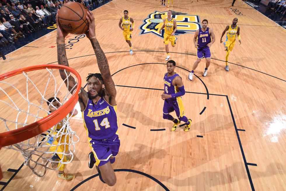 在困境中依 在困境中依